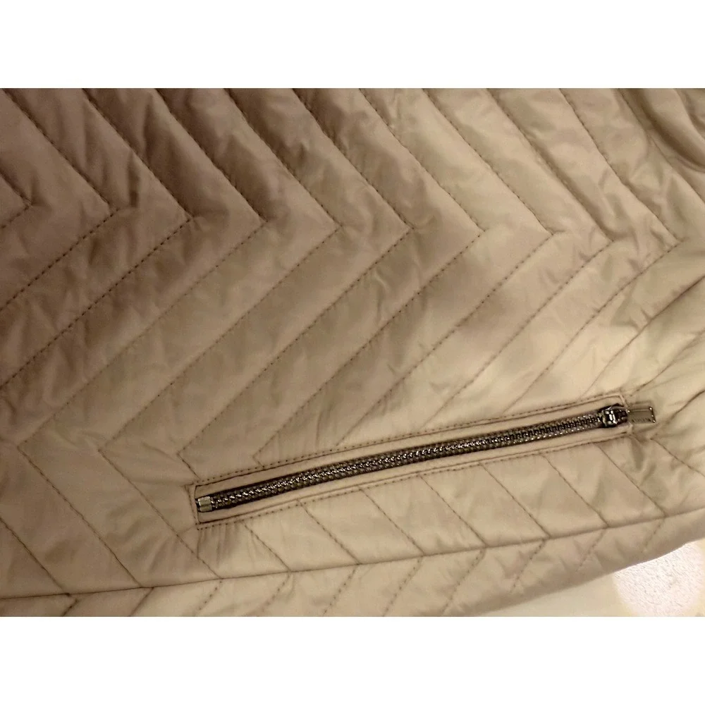 Athleta Quilted Shorts Womens 6 Beige Chevron‎ Zip Pockets Lounge Casual